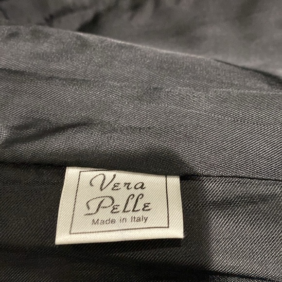 Elegant Black Leather Vest for Women - Picture 10 of 13